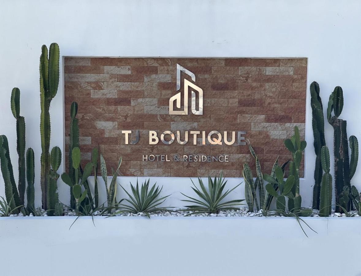TJ Boutique Hotel Uthai Thani Extérieur photo